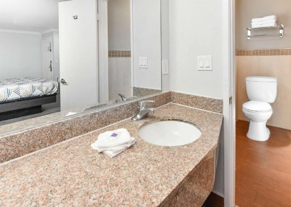 Motel 6 Anaheim - Convention Center image 30